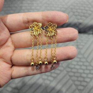 Gold floral dangle crystal earrings.